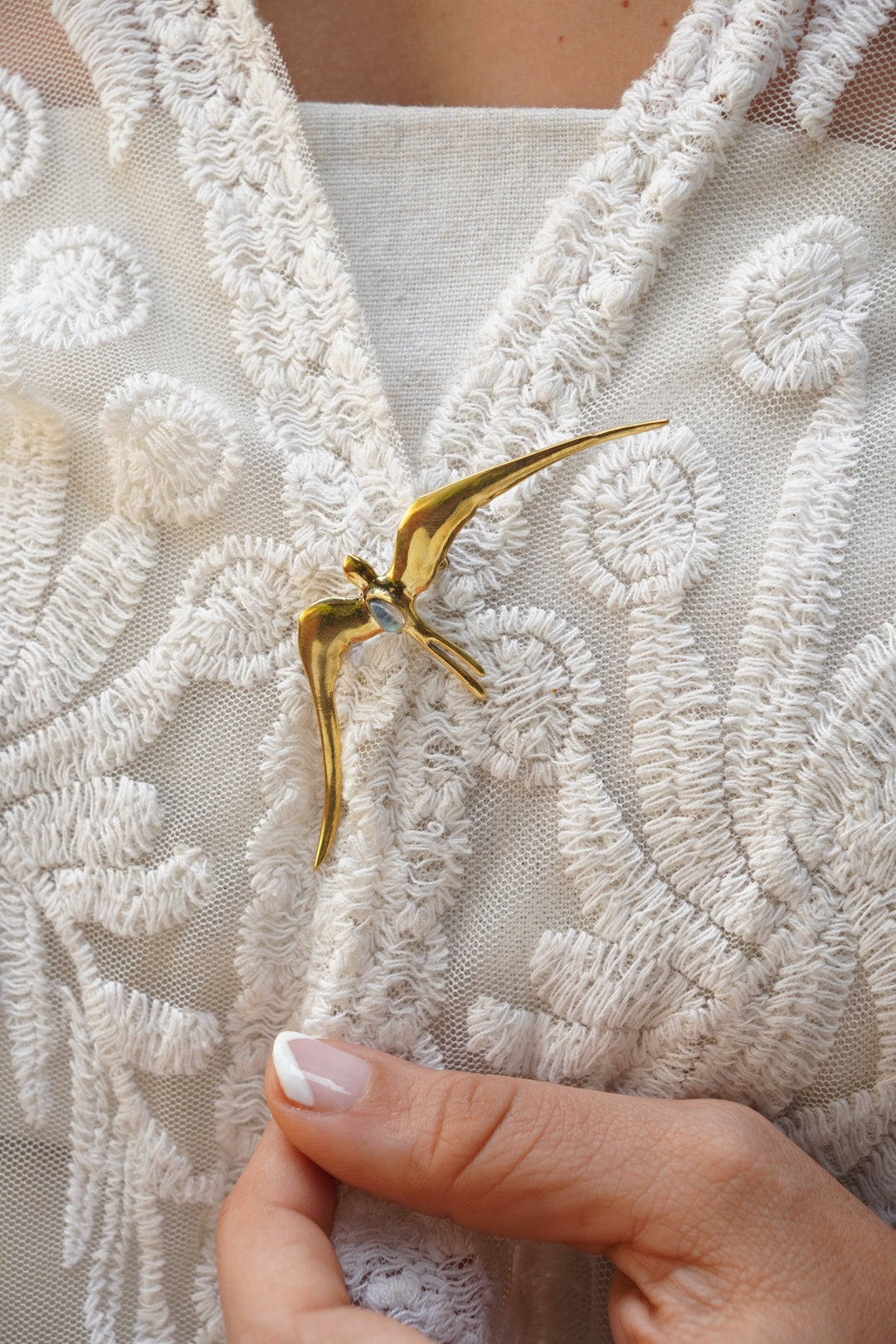 Aazaad parindey brooch pin