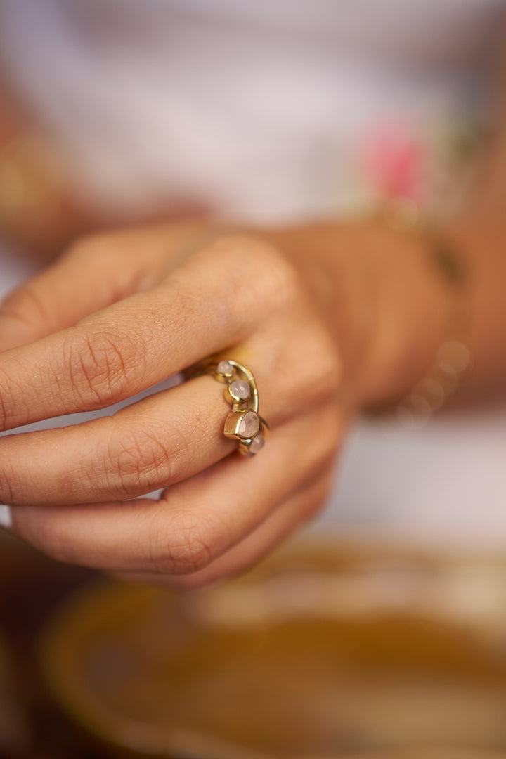 Moonstone vanki ring adjustable. Size 6-8 .