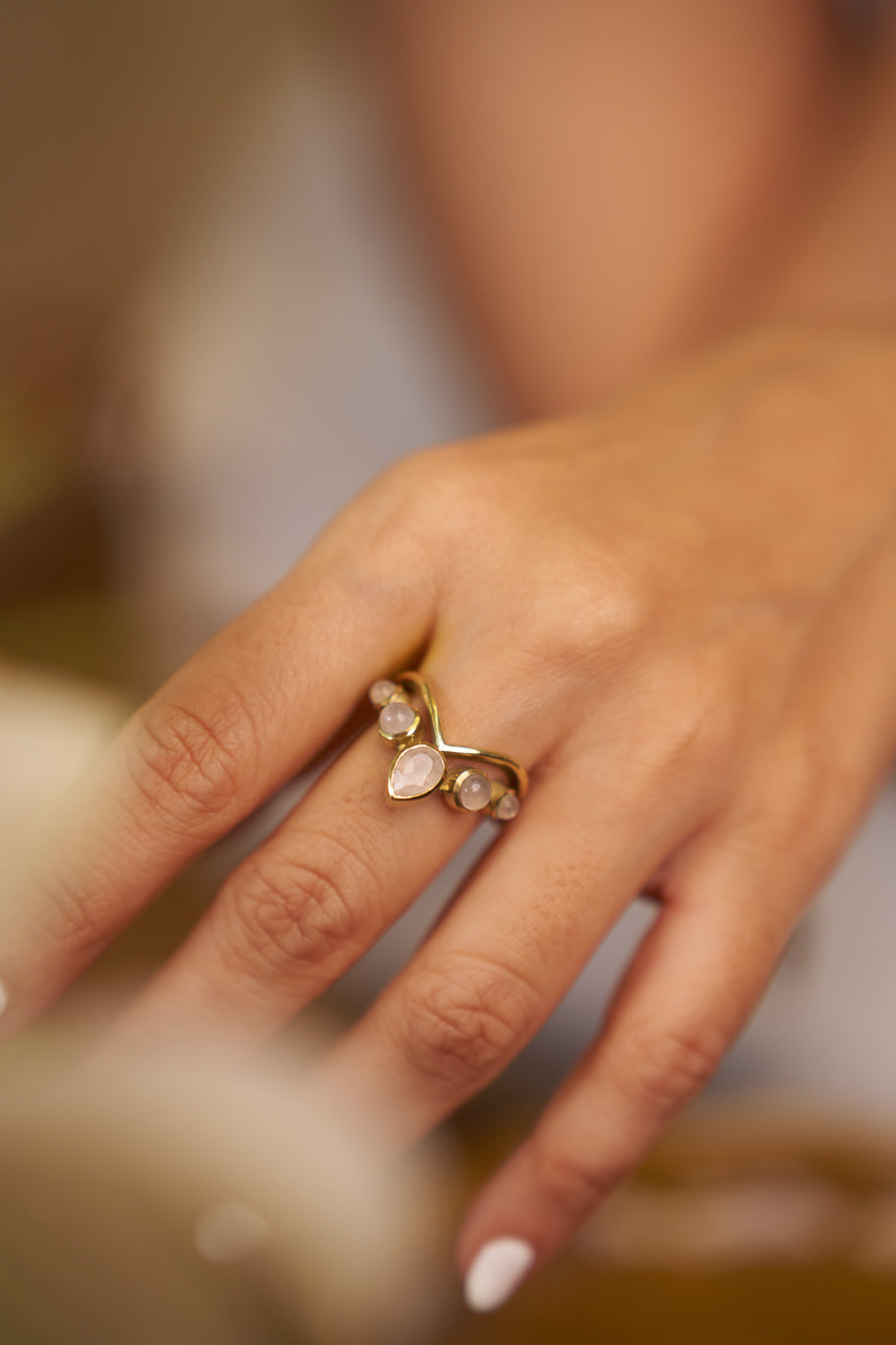Moonstone vanki ring adjustable. Size 6-8 .