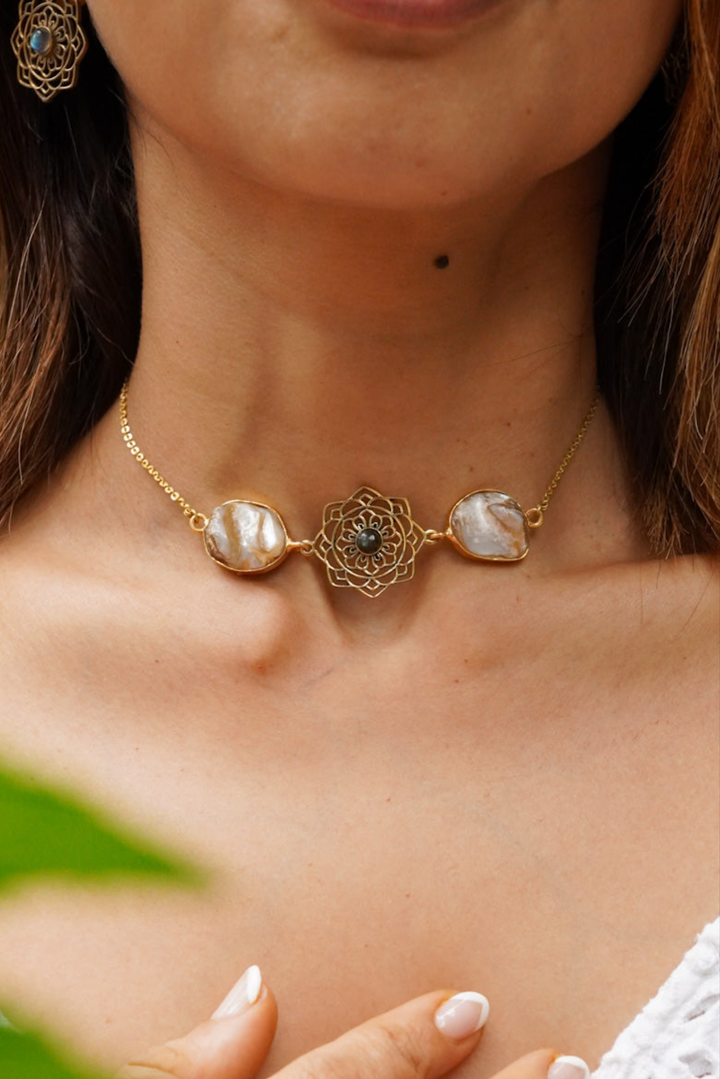 Aurora neck choker