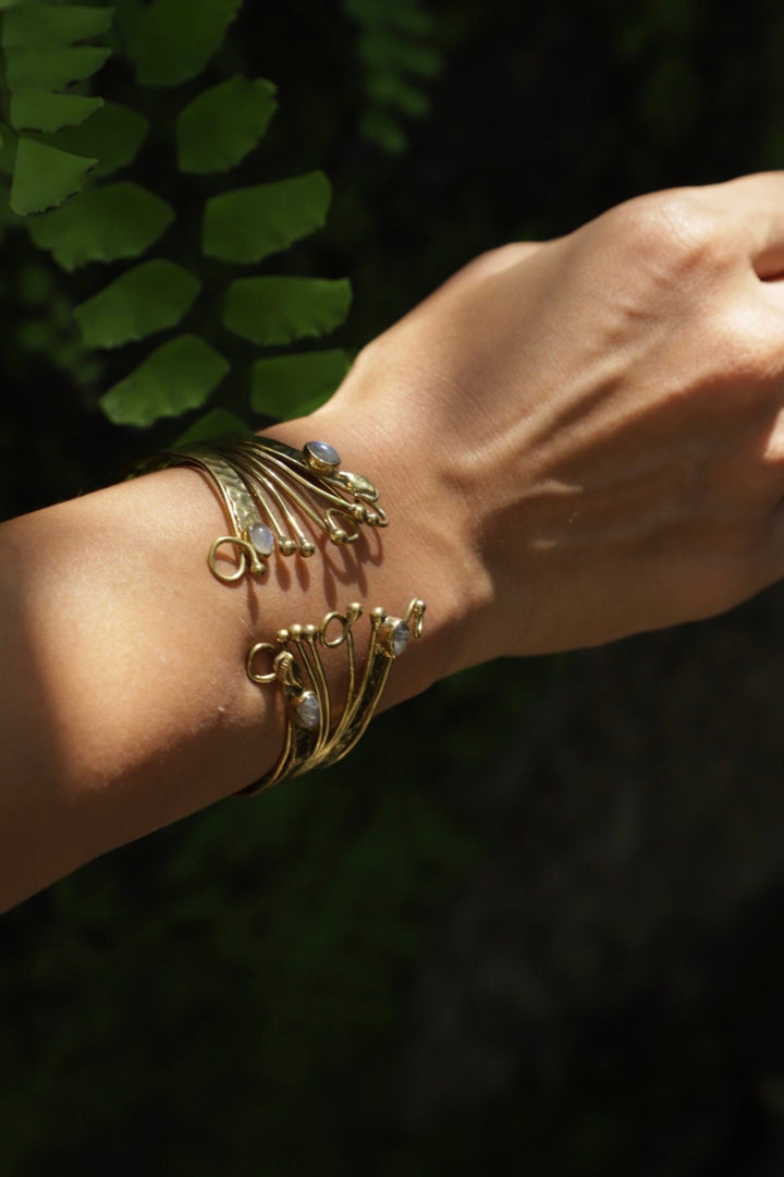 Moonstone dew drop brass kadha