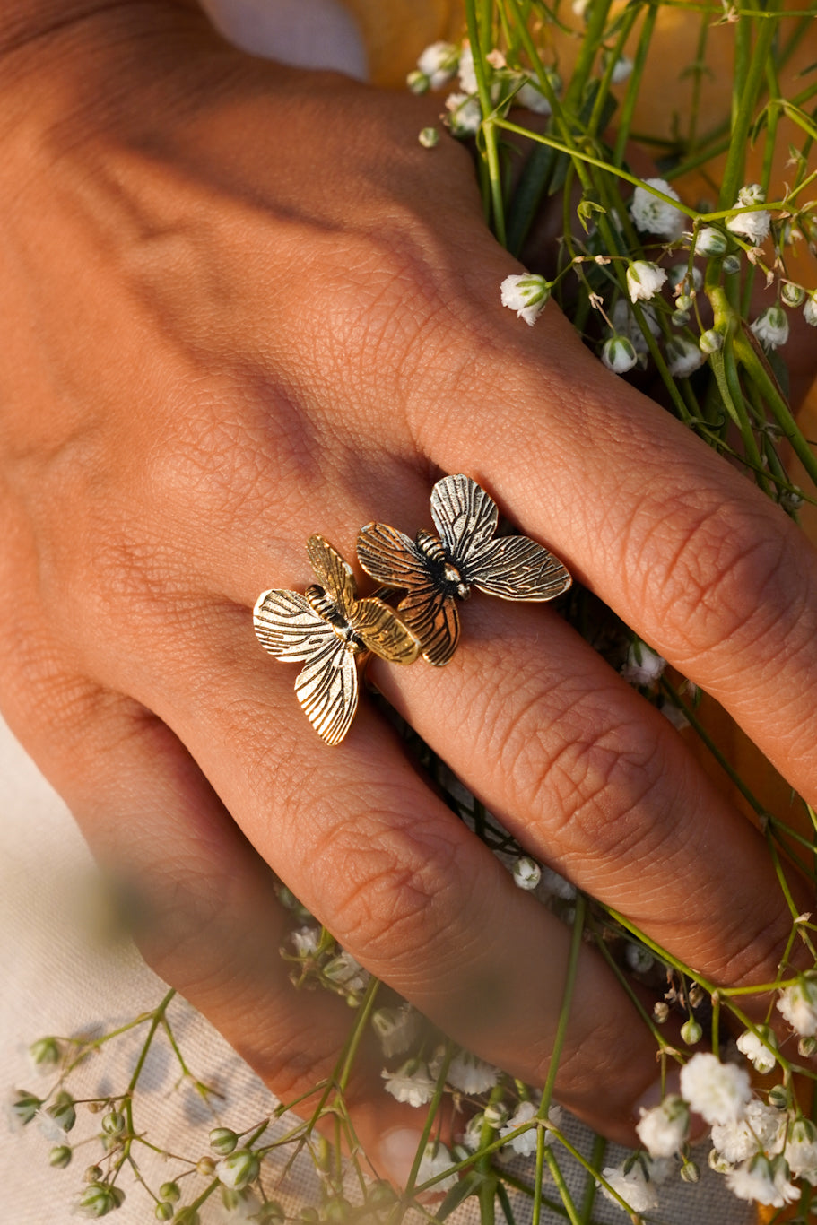 Fly fly butterfly ring