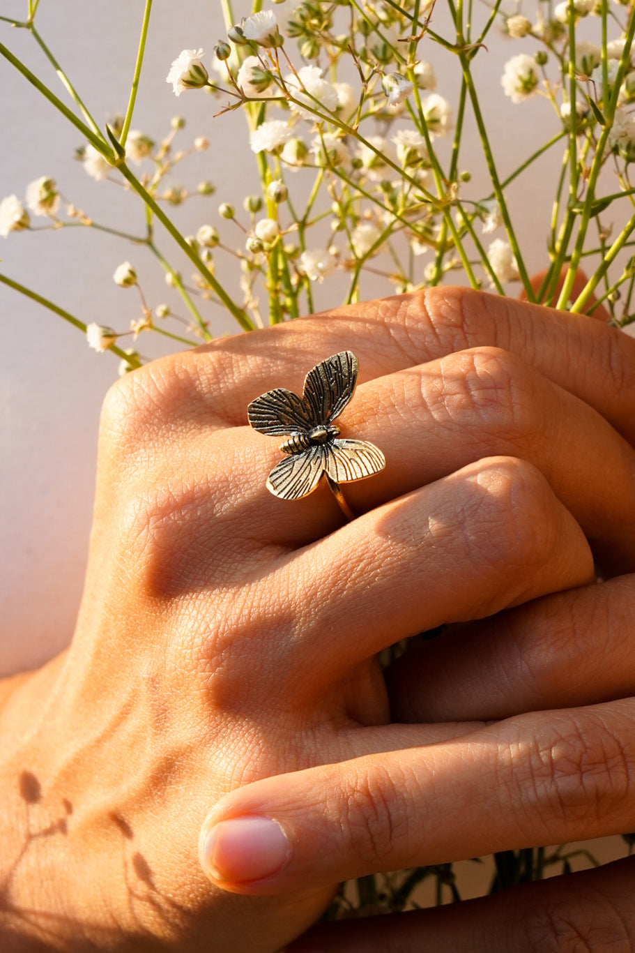 Fly fly butterfly ring