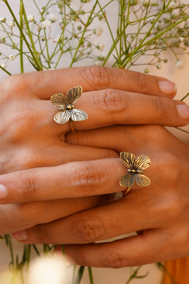 Fly fly butterfly ring