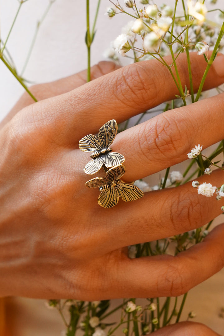 Fly fly butterfly ring