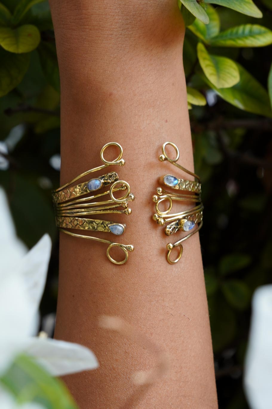 Moonstone dew drop brass kadha