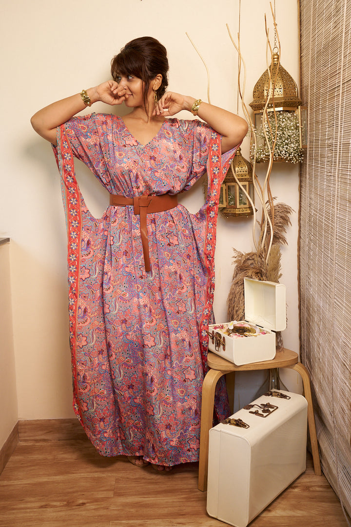 Haya kaftan in Viscose silk with belt.