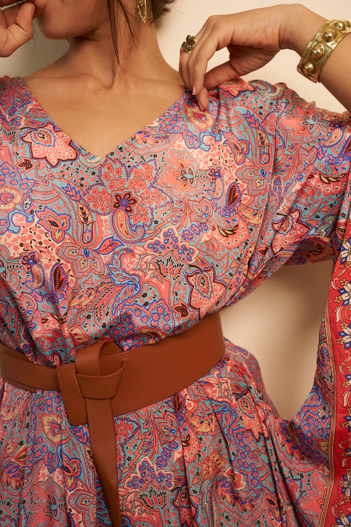 Haya kaftan in Viscose silk with belt.