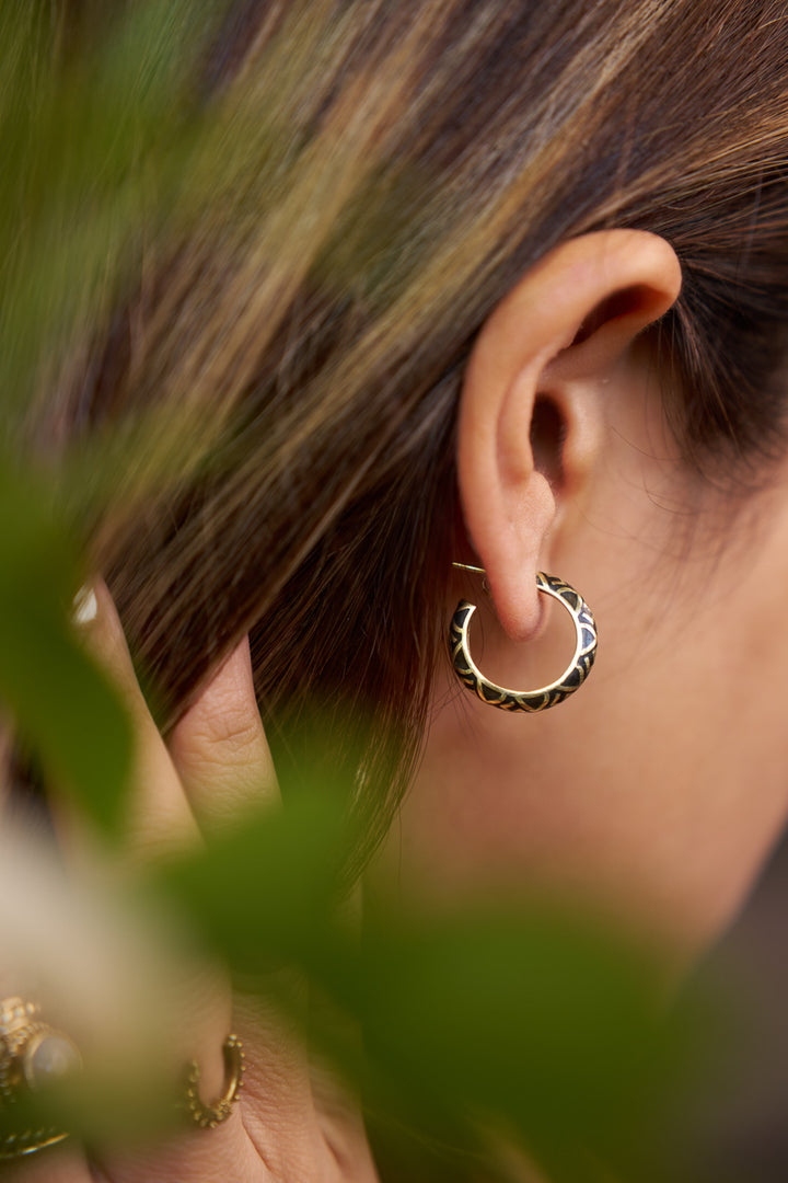 Onyx loops brass baalis