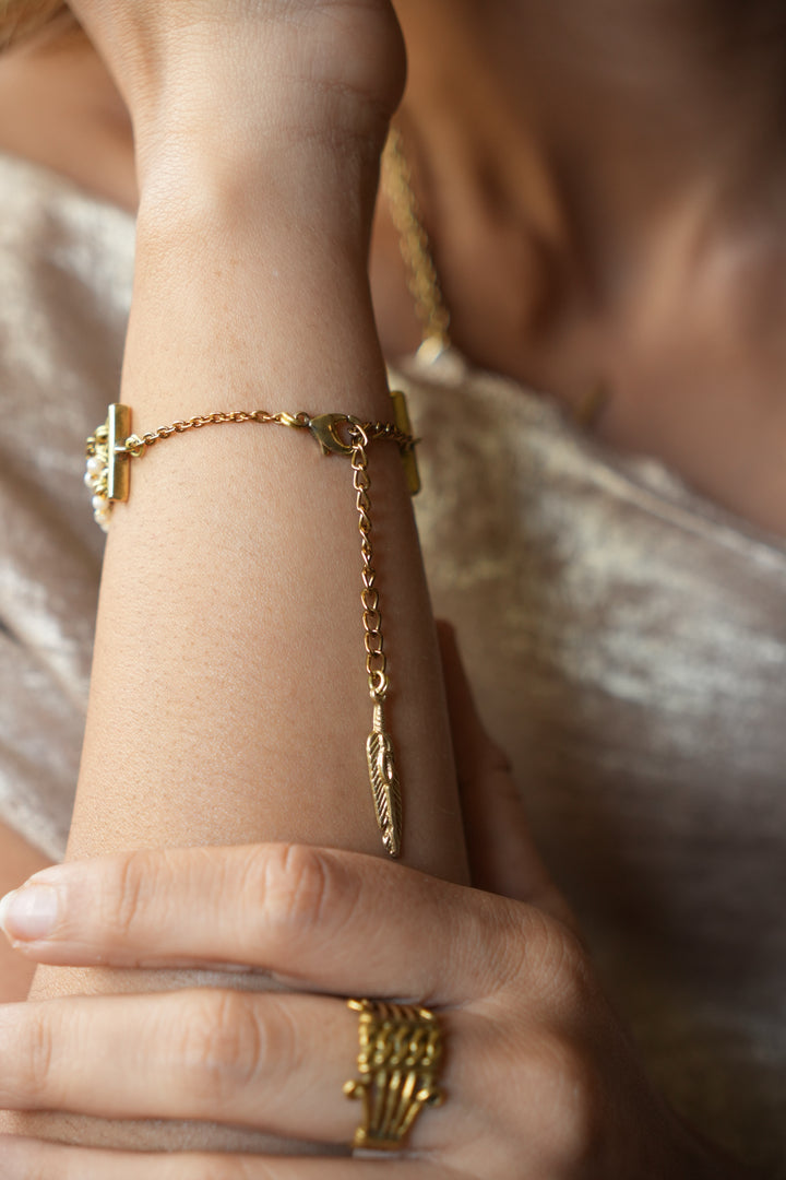 Pearl cluster alloy bracelet