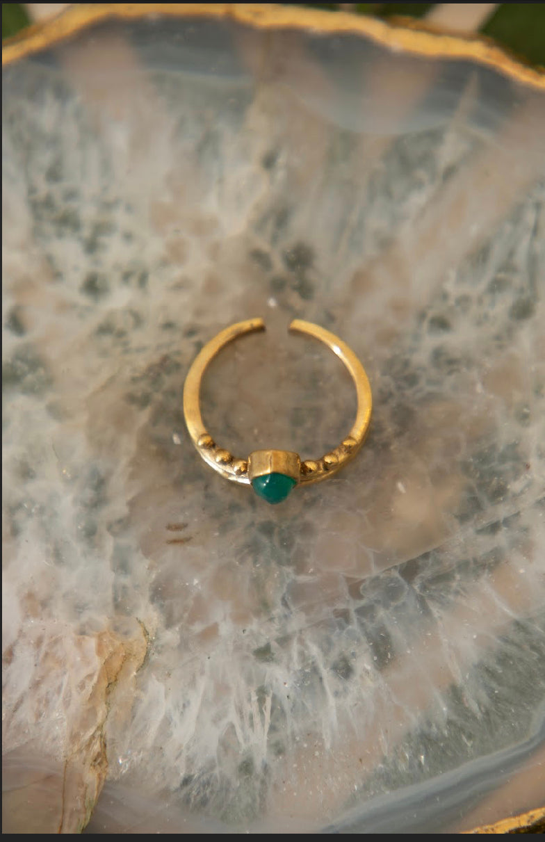 Vanki Brass Ring in green onyx. Adjustable. Size 5-7