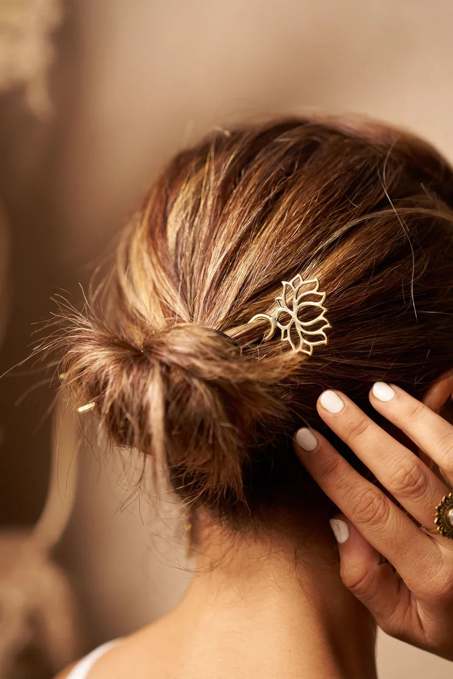 Top 10 Lotus Hair Comb Styles for Bridal Buns & Weddings