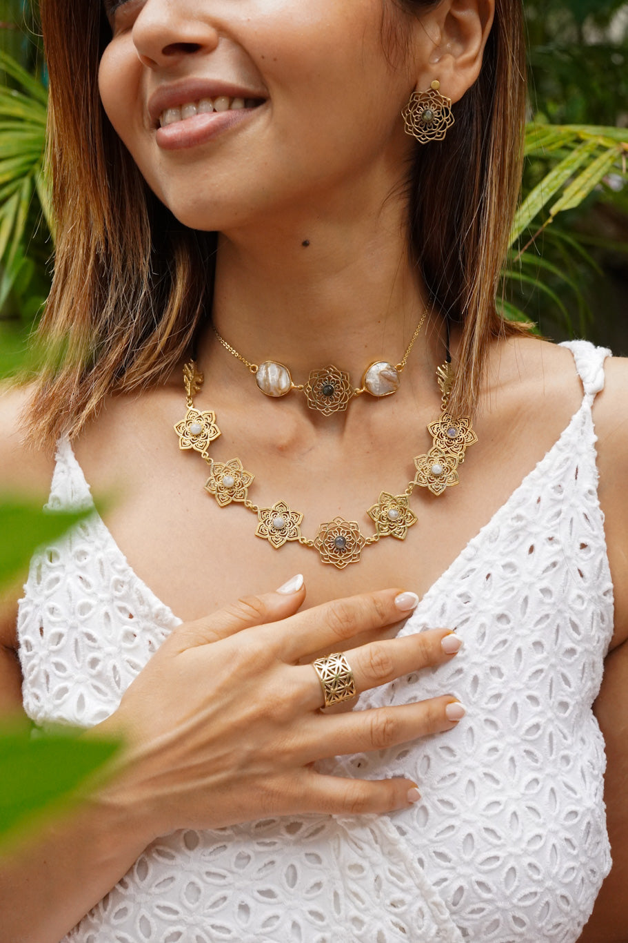 Aurora neck choker