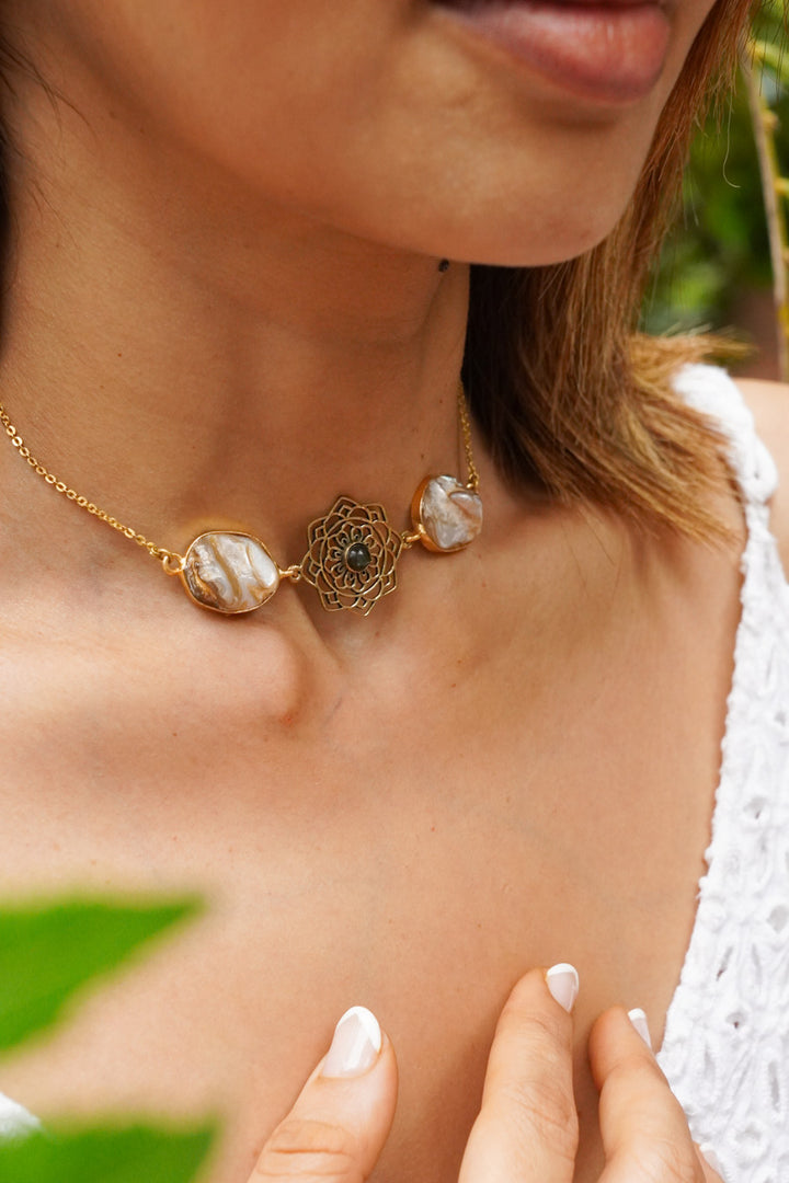 Aurora neck choker