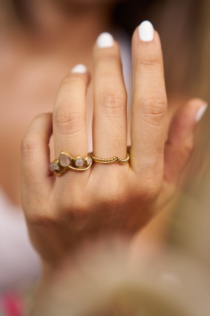 Moonstone vanki ring