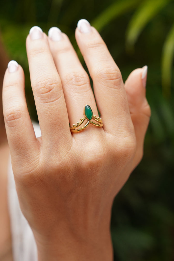 Vanki Brass Ring in green onyx. Adjustable. Size 5-7