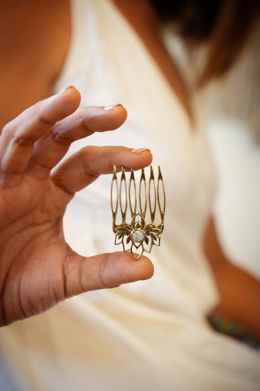 Lotus hair comb
