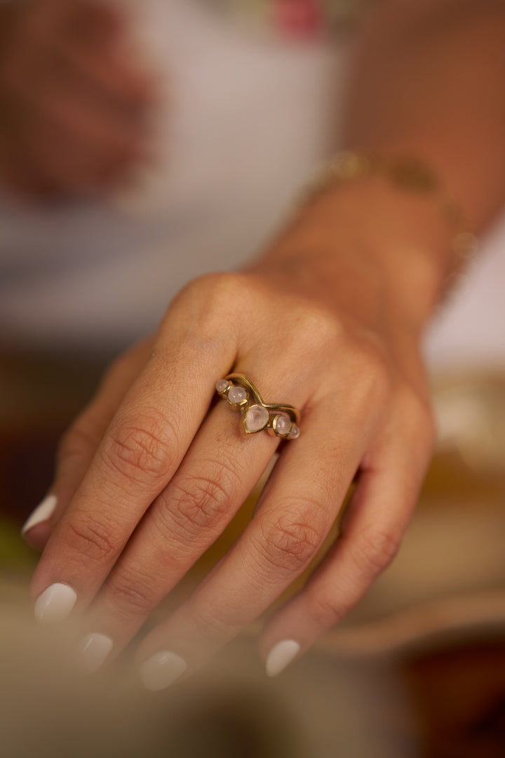 Moonstone vanki ring