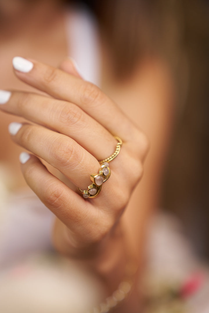 Moonstone vanki ring