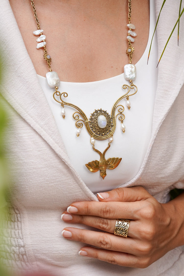 Nadaan parindey pearl necklace
