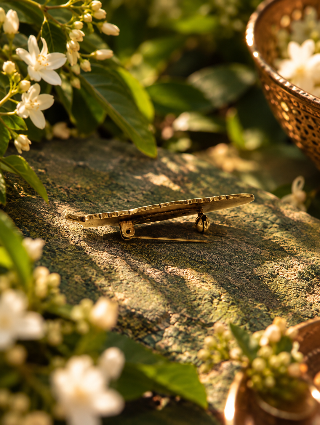 Feather brooch pin in pure brass