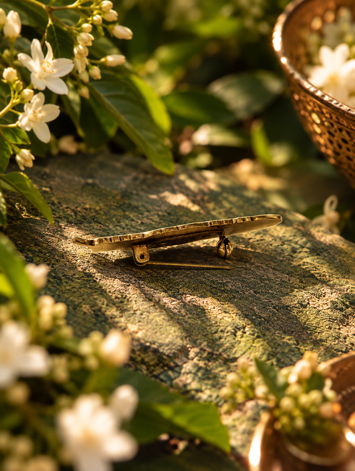 Feather brooch pin in pure brass