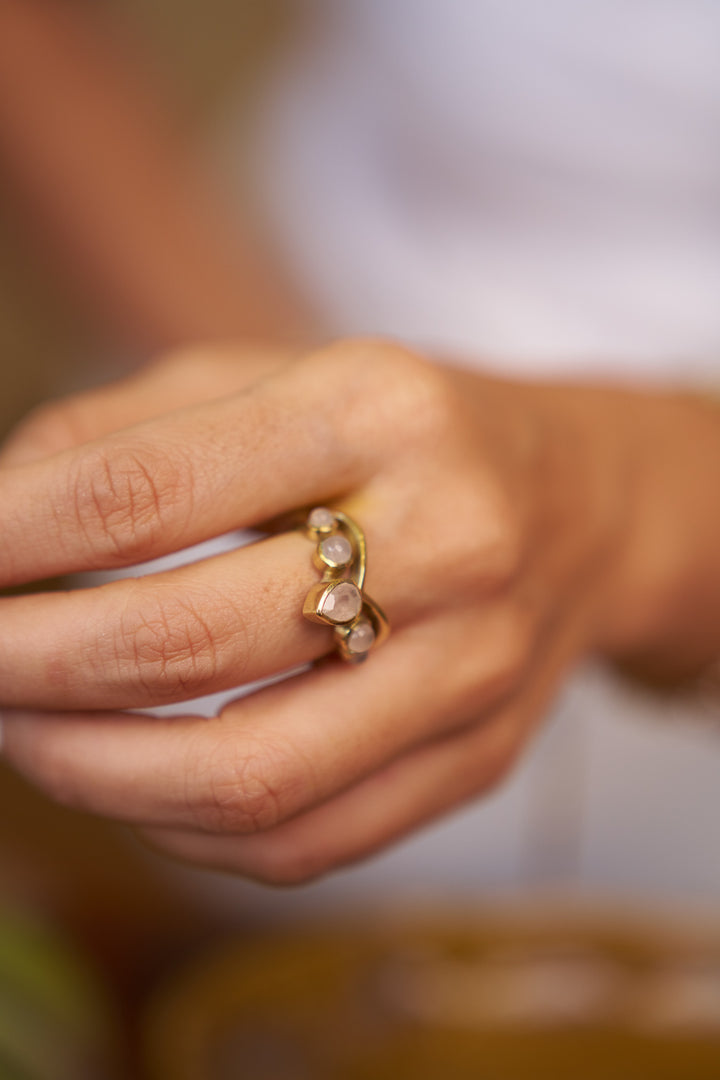 Moonstone vanki ring