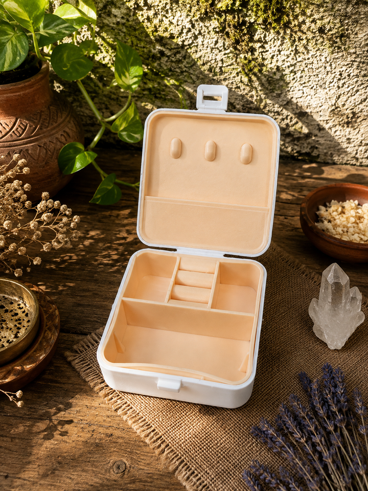 White jewellery organiser