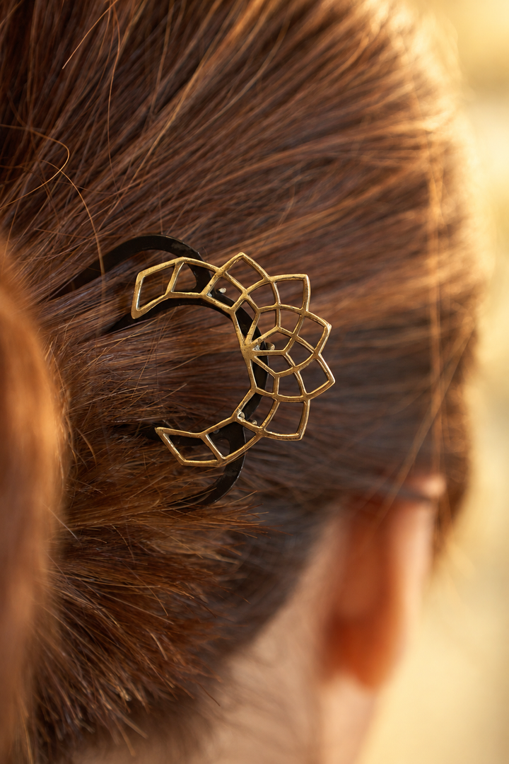 Aarini Lotus mix metal Hair Pin