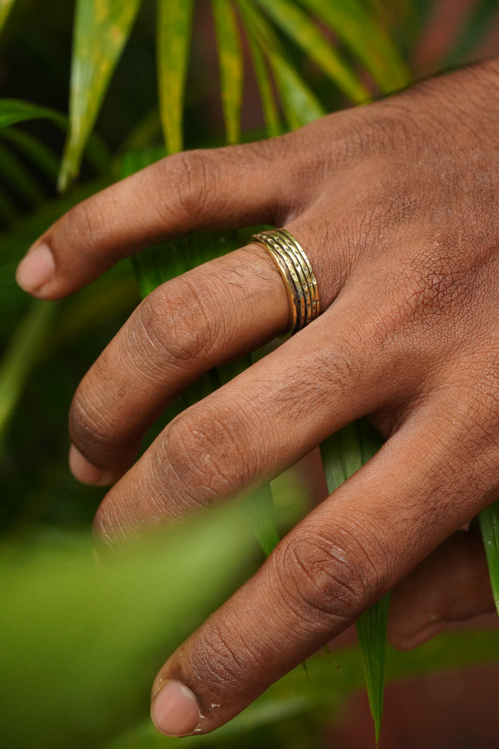 Fiddle unisex ring. Non adjustable. Size 8-9.