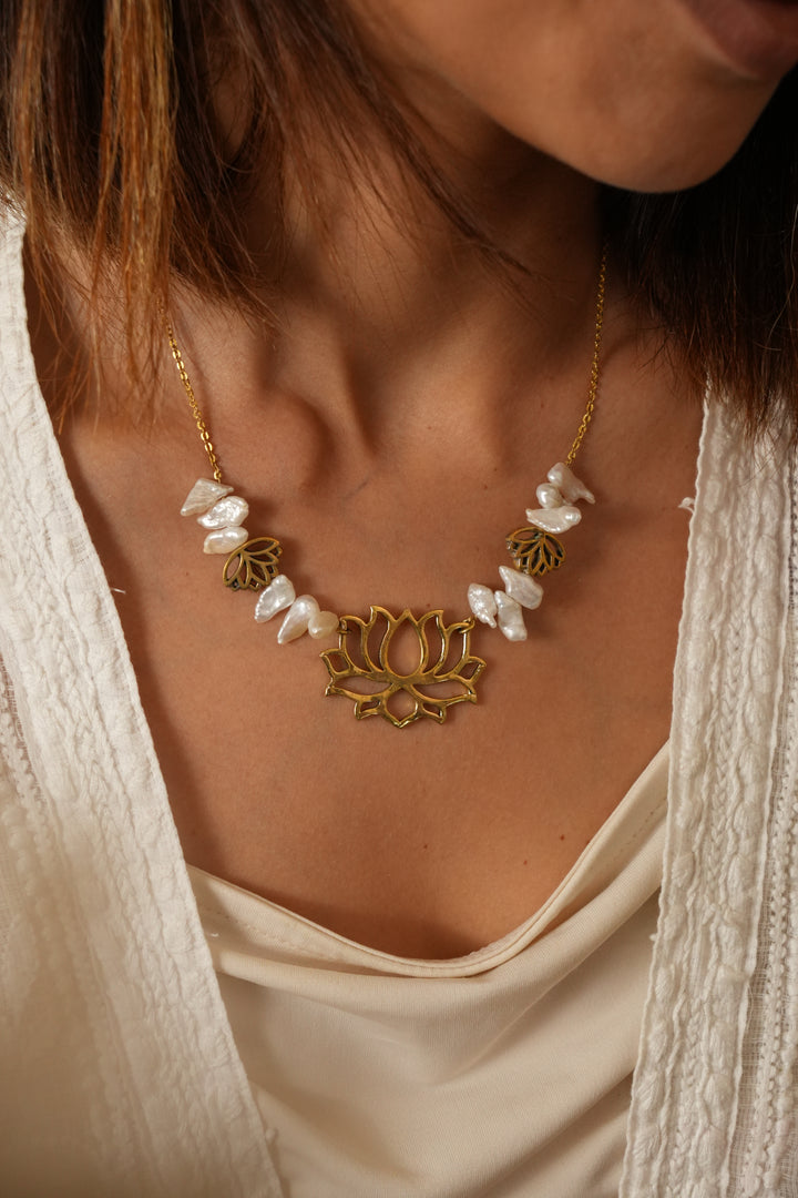 Oriel pearl necklace