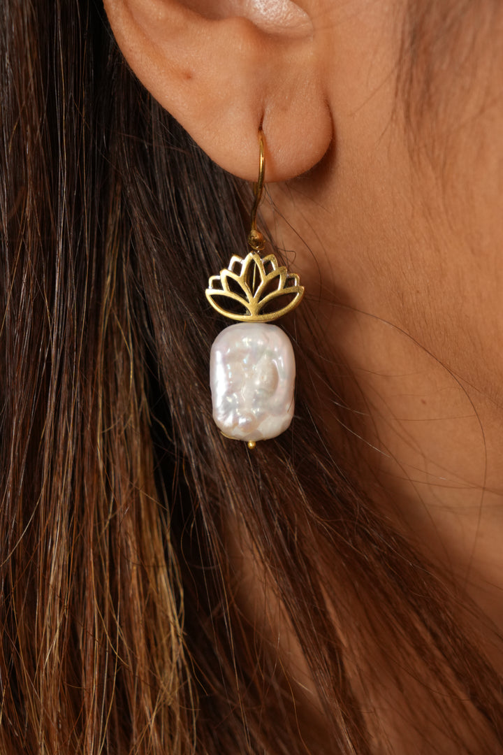 Oriel pearl earrings