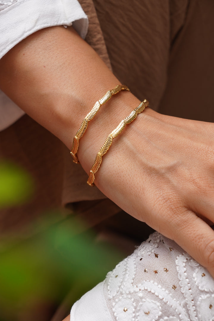 Flur brass bangle- gold plated.