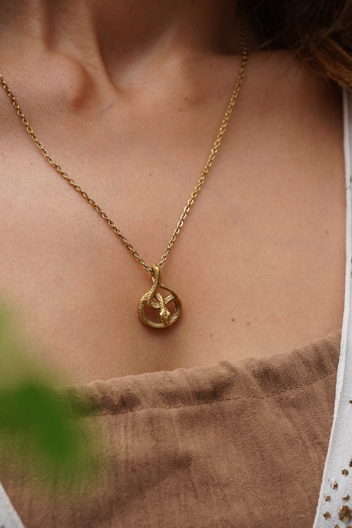 Drop of shiva short necklace