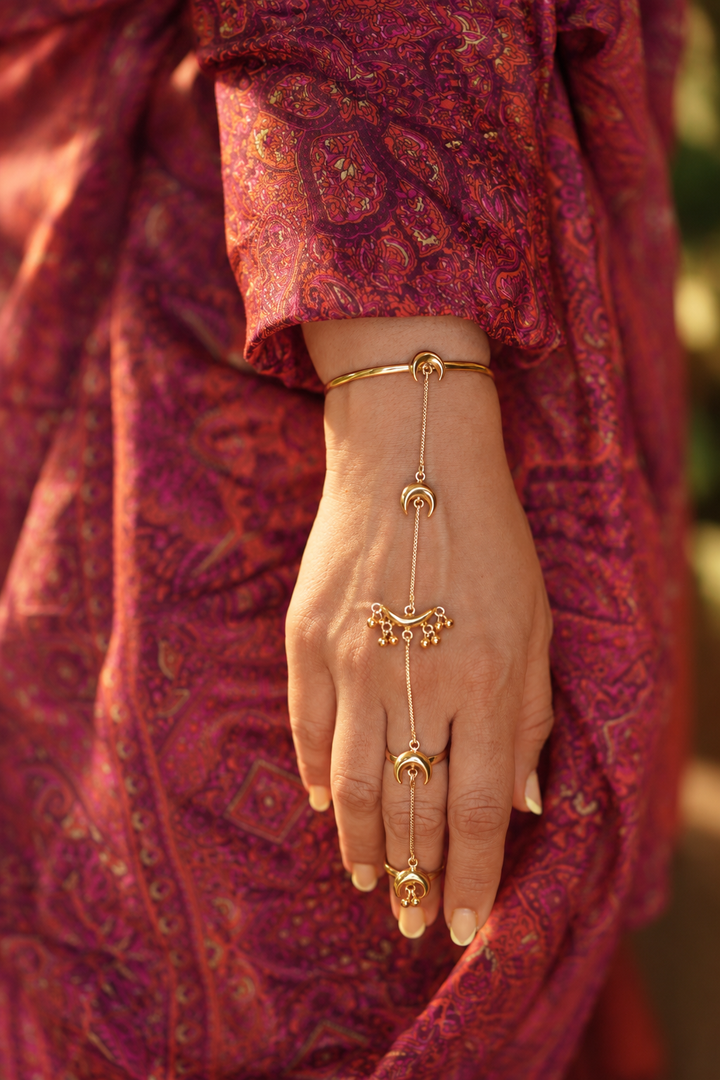 Chaandni Brass Gold plated Hathphool