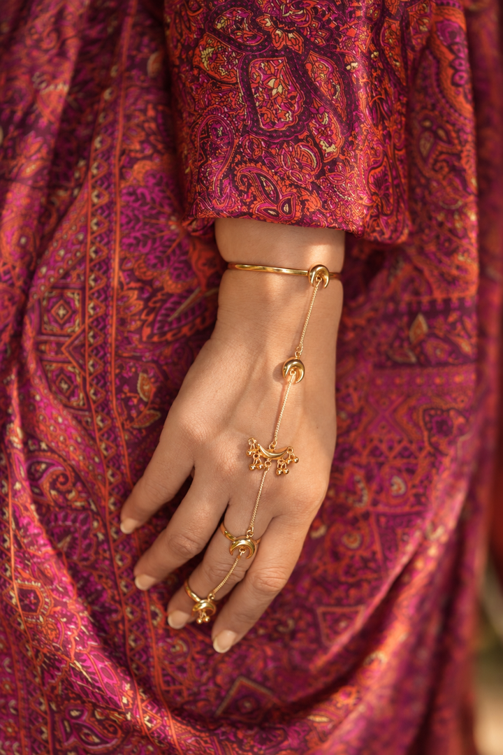 Chaandni Brass Gold plated Hathphool