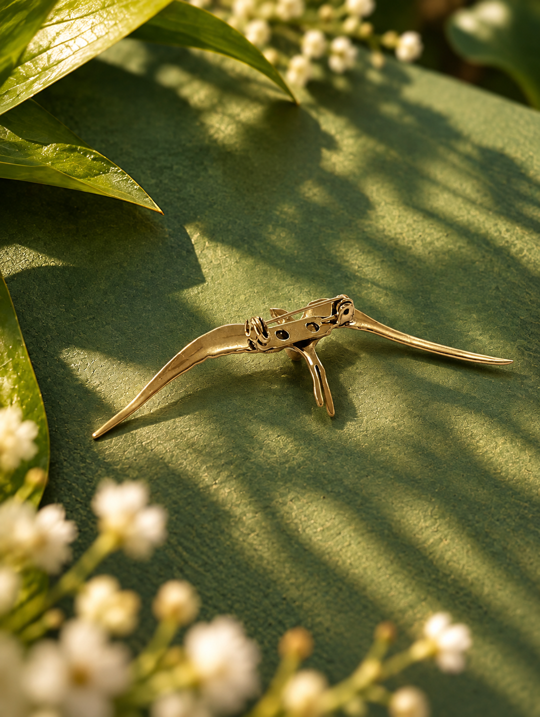 Aazaad parindey brooch pin