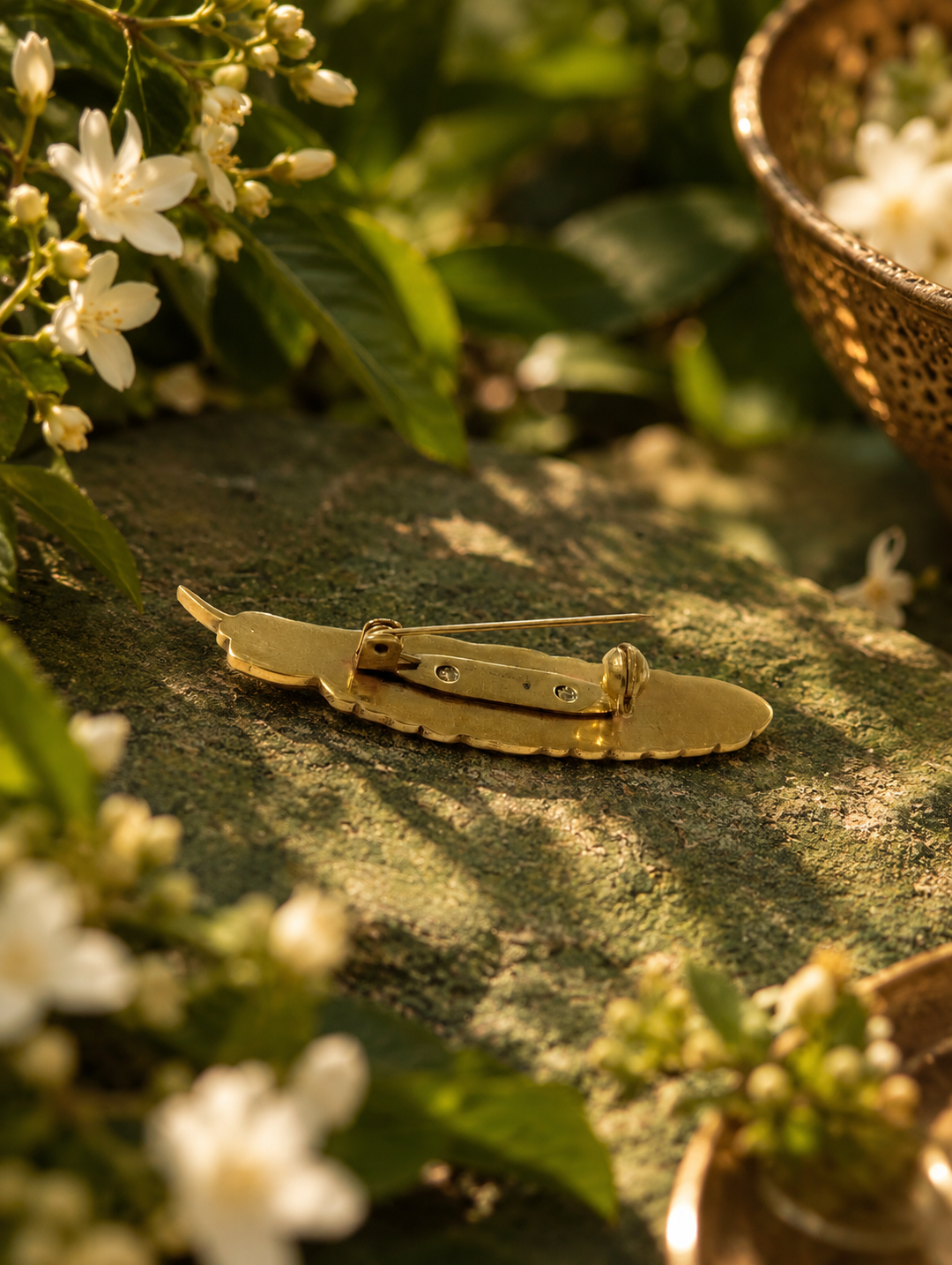 Feather brooch pin in pure brass