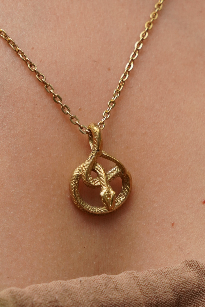 Drop of shiva short necklace
