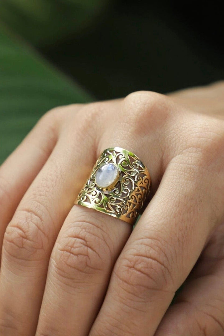 Persian moonstone ring. Non adjustable. Size 5-8