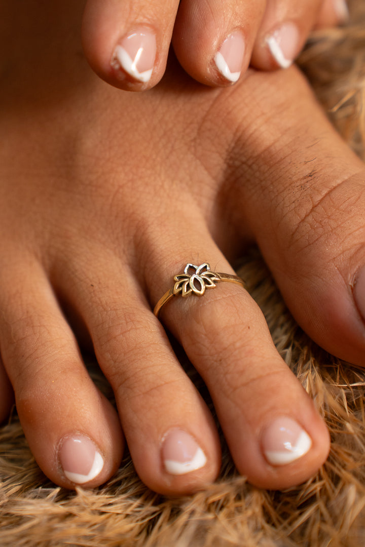 Lotus (pair of)Toe Rings cum Mid Rings-Adjustable fit.