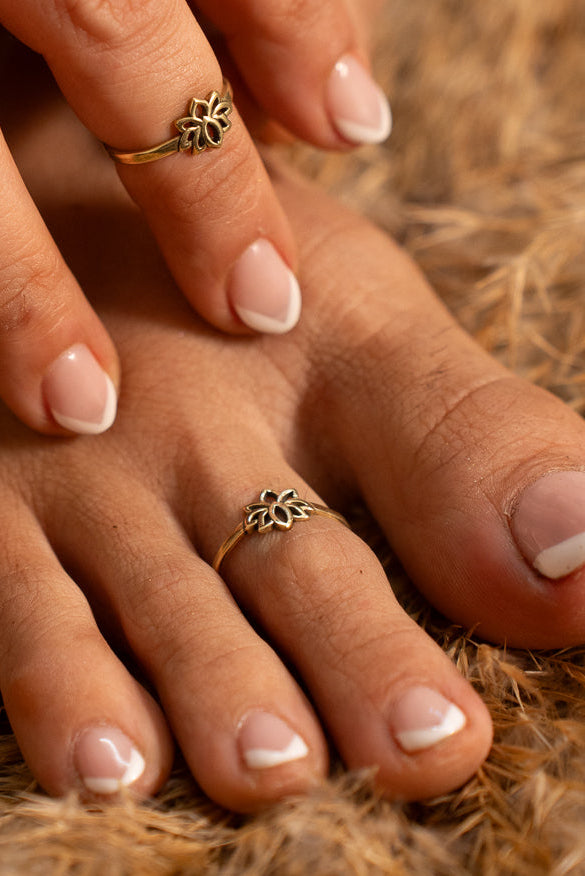 Lotus (pair of)Toe Rings cum Mid Rings-Adjustable fit.