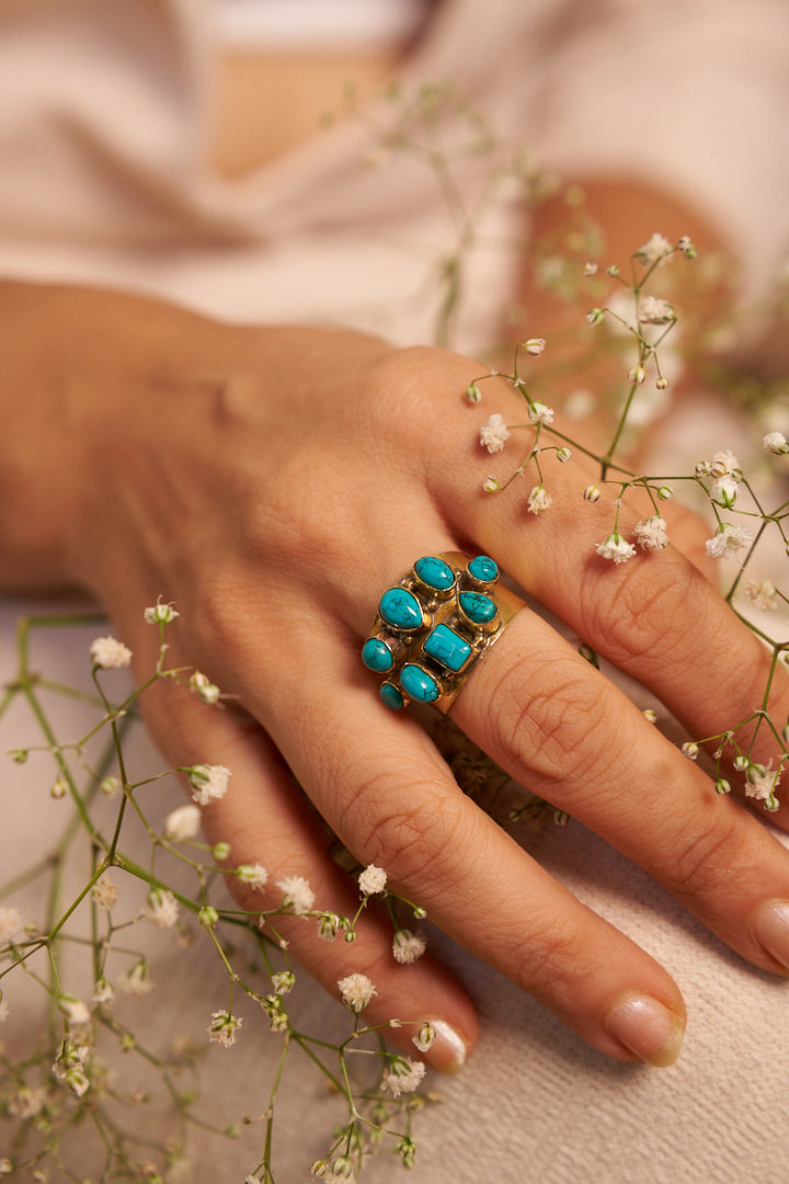 Chunky turquoise ring. Adjustable. Size 6-9