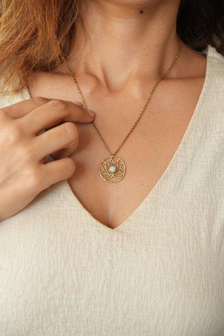 Moonstone lotus short pendant chain