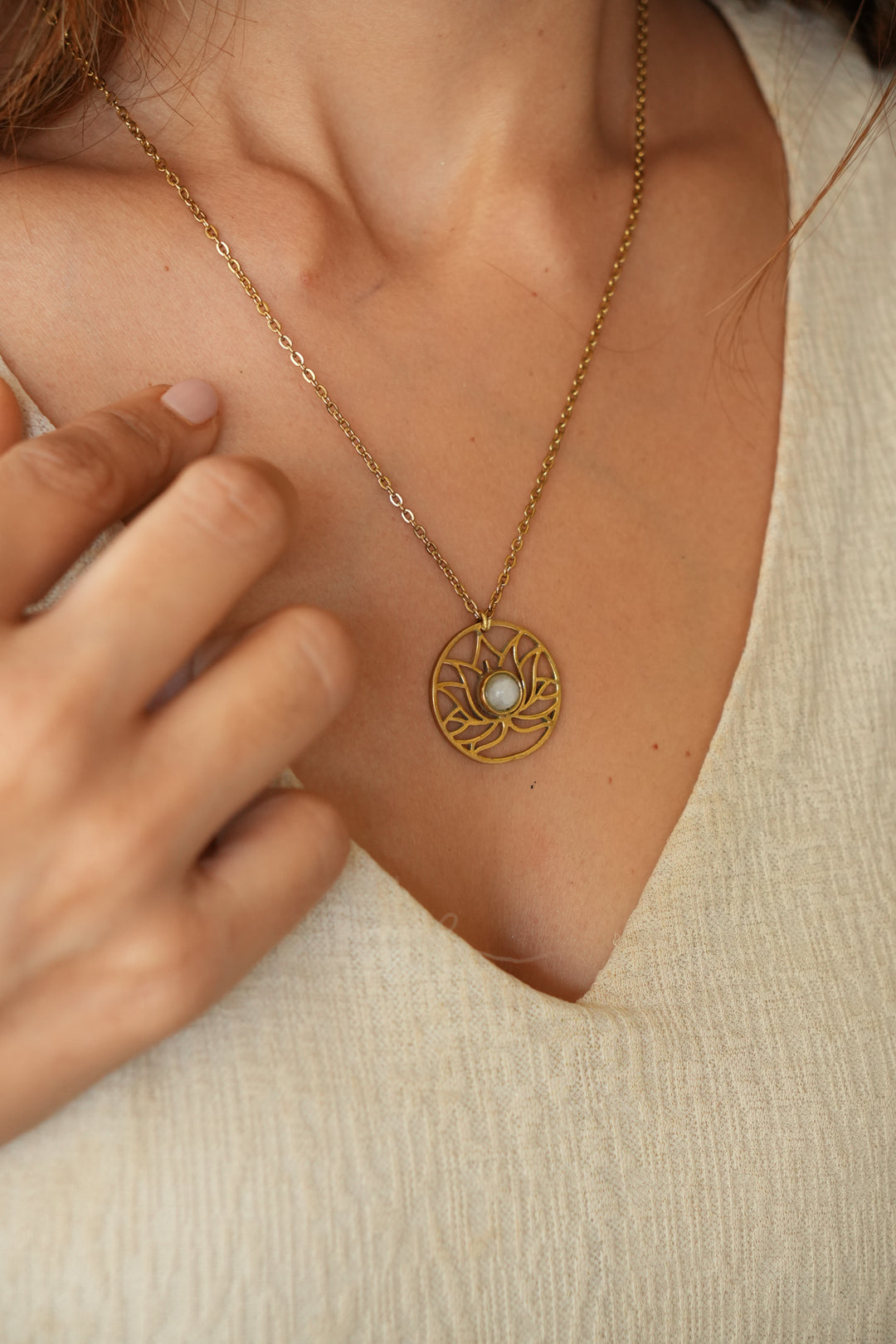 Moonstone lotus short pendant chain