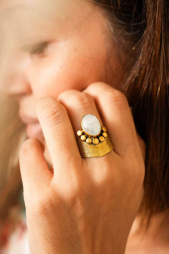 Eye of the moon ring. Adjustable size 5-8