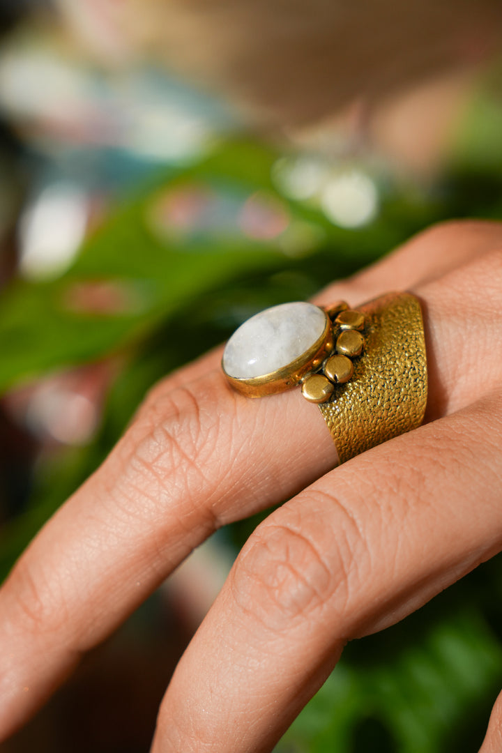 Eye of the moon ring. Adjustable size 5-8