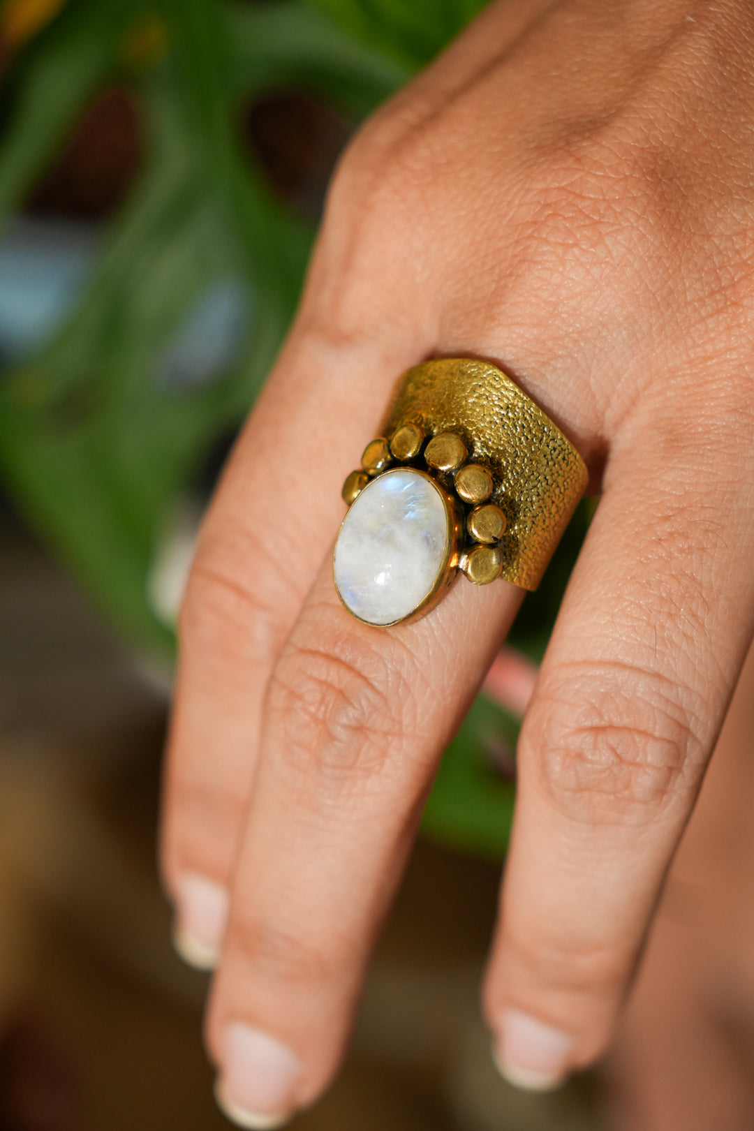 Eye of the moon ring. Adjustable size 5-8