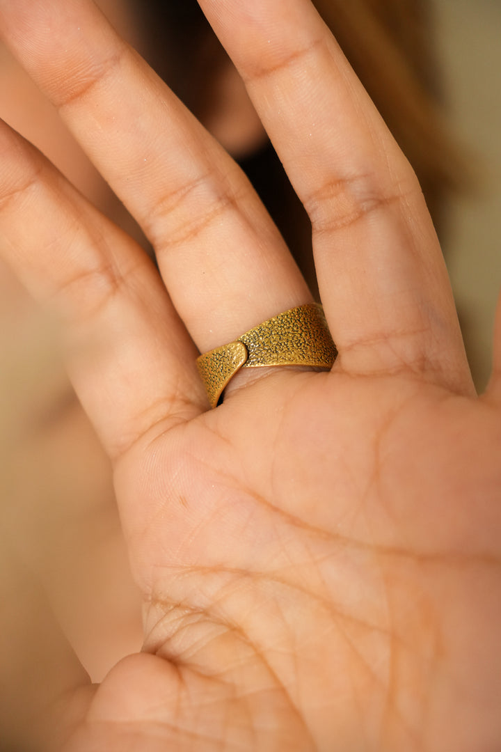 Eye of the moon ring. Adjustable size 5-8
