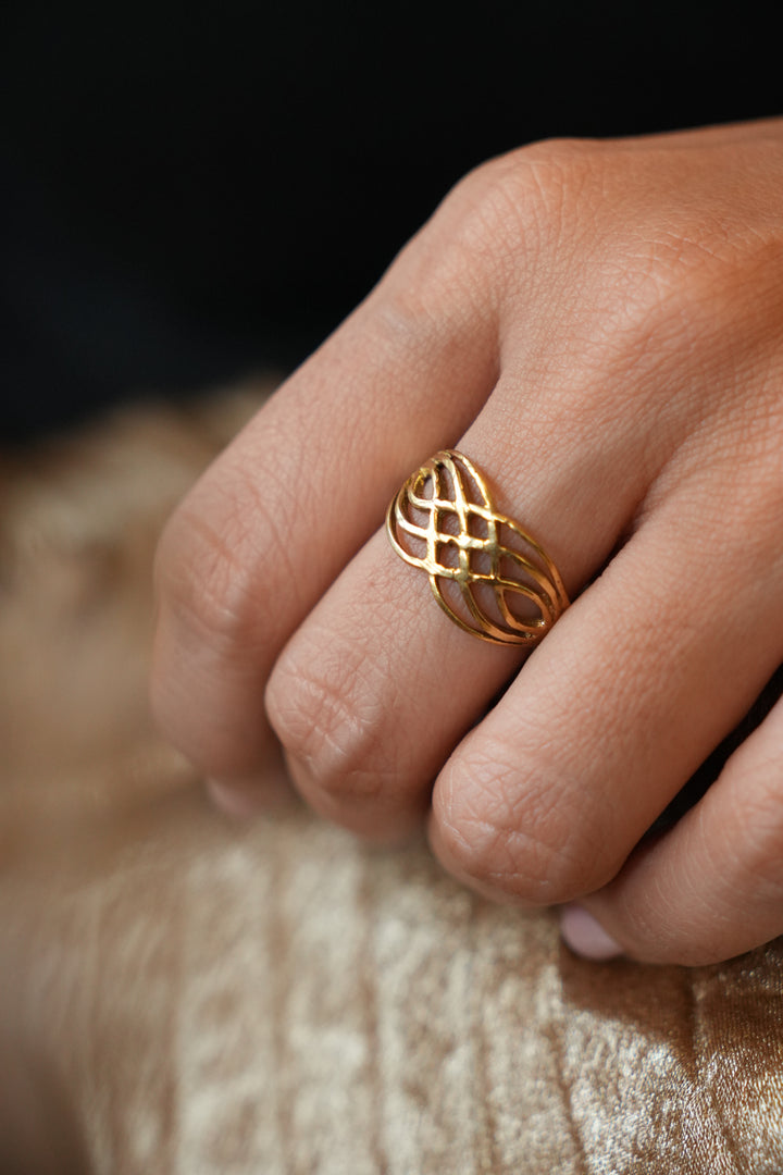 Lovers Knot adjustable ring
